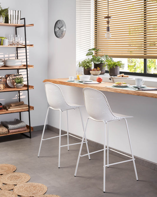 Quinby outdoor stool in white, height 75 cm