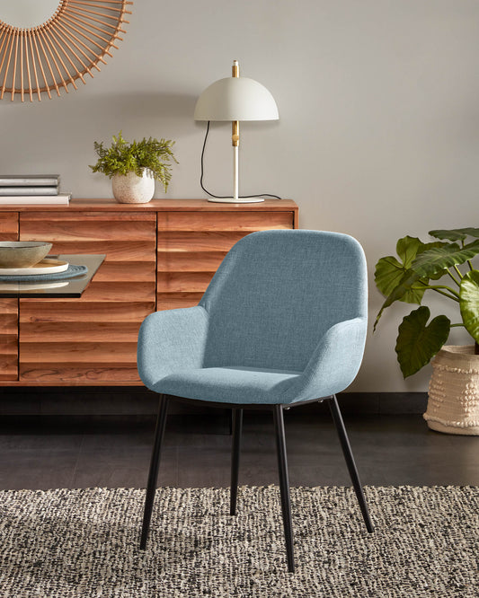 Chaise Konna bleu clair