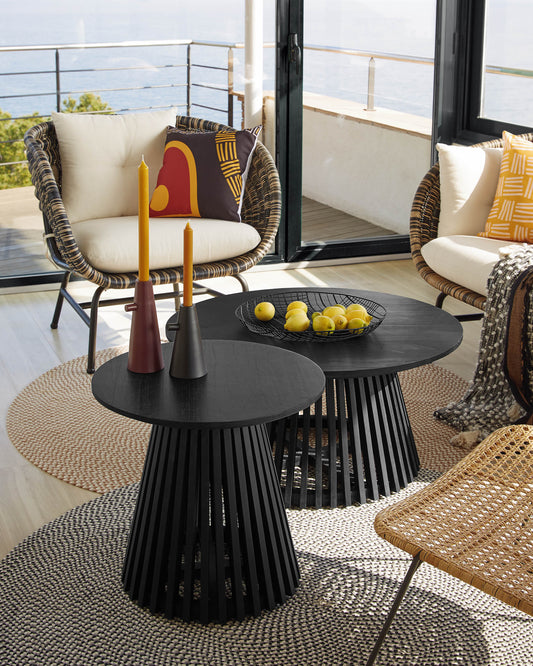 Table d’appoint Jeanette en bois de Mindy noir Ø 50 cm