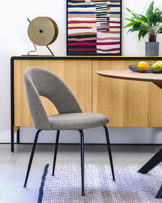 Chaise Mahalia gris clair et pieds en acier peint en noir FSC 100%