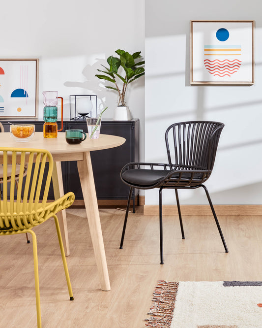 Chaise Surpik avec pieds en acier finitiion noire