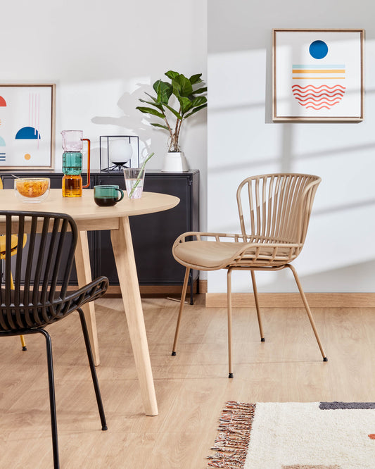 Chaise Surpik avec pieds en acier fintition beige