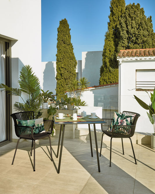 Table Mathis fibrociment avec pieds en acier finition noire 75 x 75 cm