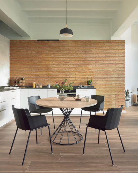 Table ronde Niut en mélaminé finition naturelle et pieds en acier finition noire Ø 120 cm