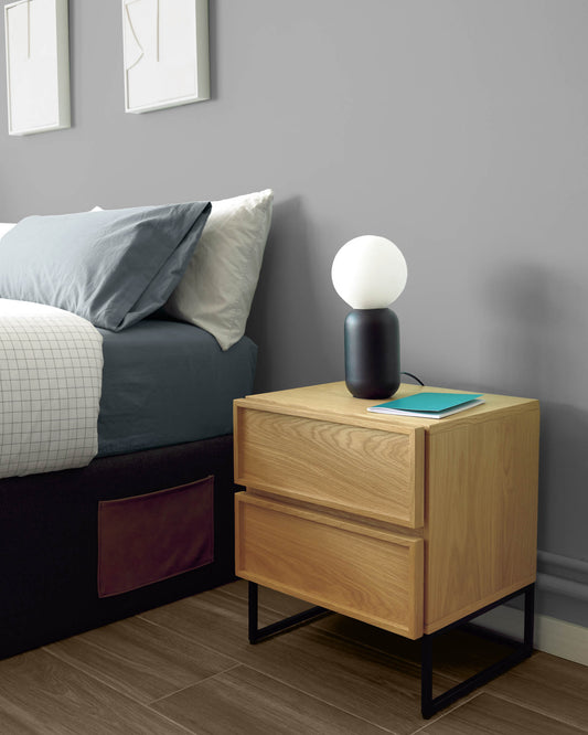 Table de chevet Taiana avec placage en chêne 45 x 51 cm