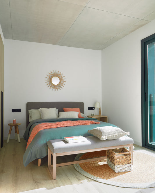 Lit déhoussable Dyla gris avec pieds en bois de hêtre pour matelas de 150 x 190 cm