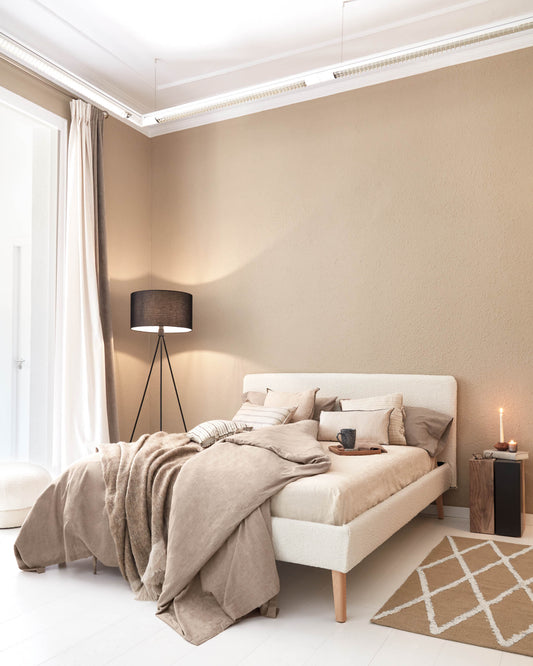 Lit Dyla bouclette blanc et pieds en bois de hêtre pour matelas de 160 x 200 cm