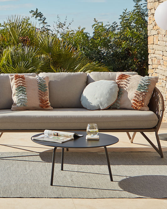 Table basse Mathis fibrociment avec pieds en acier finition noire Ø 70 cm