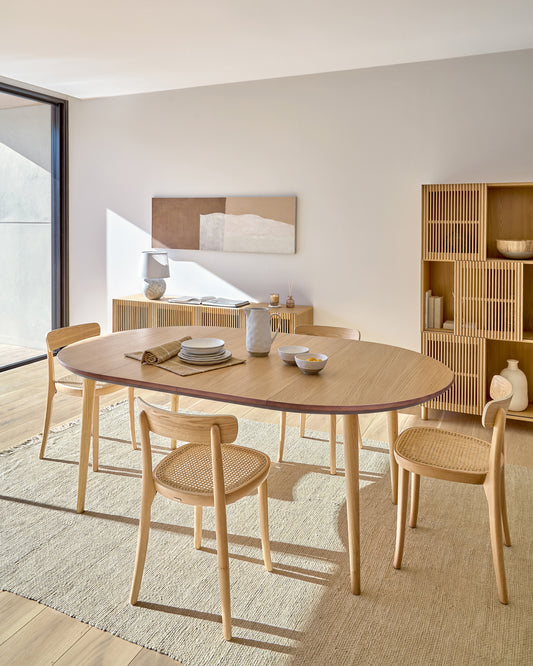Table extensible Oqui ovale en placage de chêne et pieds en bois Ø140 (220) x 90 cm