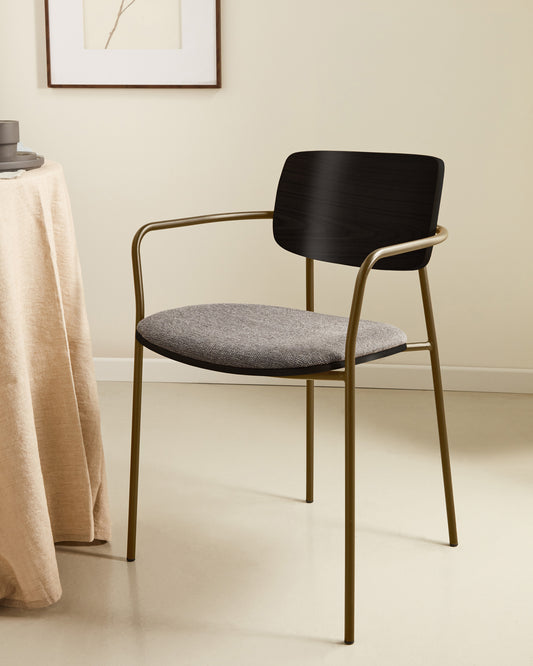 Chaise empilable Maureen en contreplaqué de peuplier finition couleur foncée et métal finition laiton FSC 100 %