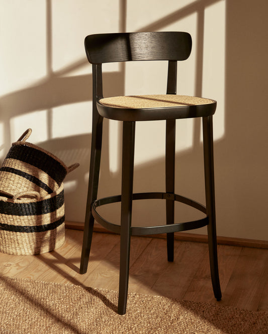 Tabouret Romane en bois de hêtre noir avec placage de frêne et rotin hauteur 75 cm
