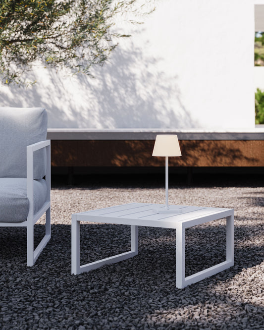 Comova 100% outdoor side table made from white aluminium, 60 x 60 cm