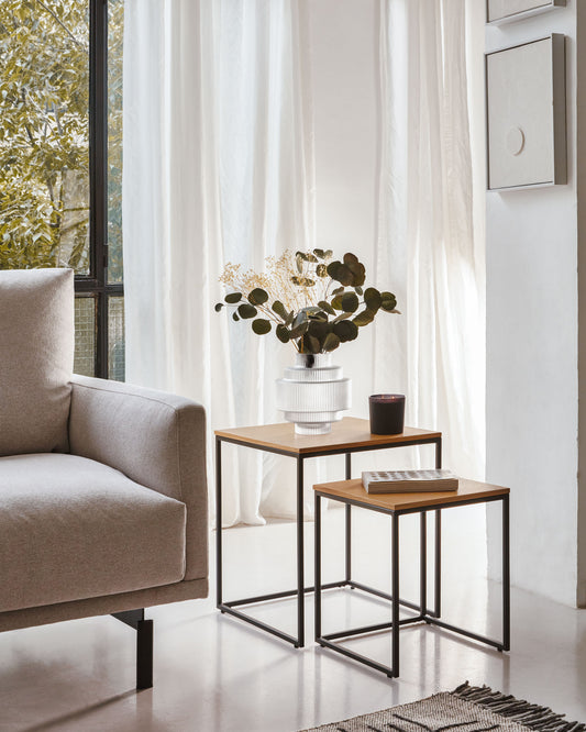 Ensemble 2 tables d'appoint gigognes Yoana en placage de chêne et structure en métal noir