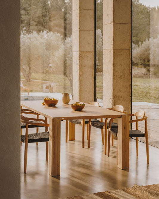 Table Deyanira en contreplaqué de chêne et pieds en bois de chêne 220 x 110 cm