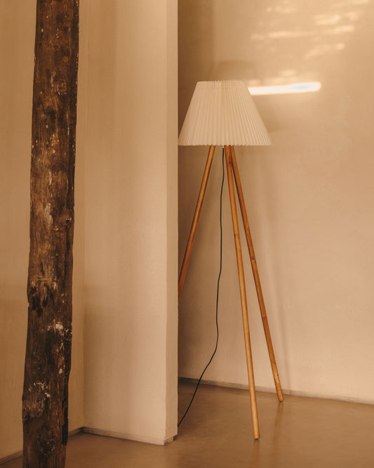 Lampadaire Benicarlo en bois d'hévéa finition naturelle et beige
