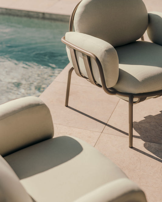 Fauteuil d’extérieur Joncols en aluminium avec finition peinte verte et coussins beiges