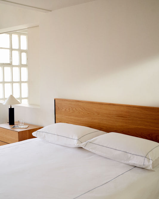 Tête de lit Taiana en placage de chêne et pieds en acier finition noire 160 cm