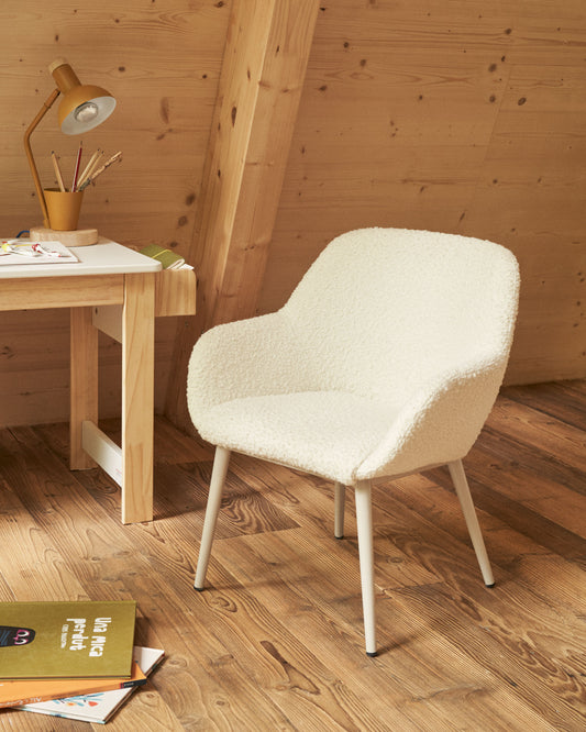 Chaise enfant Konna en bouclette blanc et pieds en acier avec finition beige