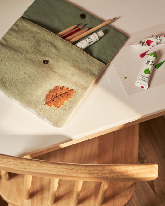 Pochette Yanil verte à carreaux vichy avec feuille brodée