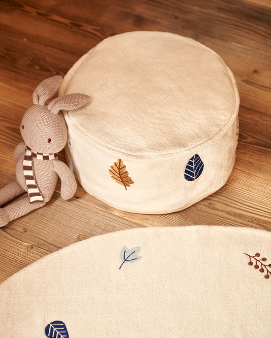 Pouf Yanil 100% en coton blanc avec broderie de feuilles multicolore Ø 40 cm