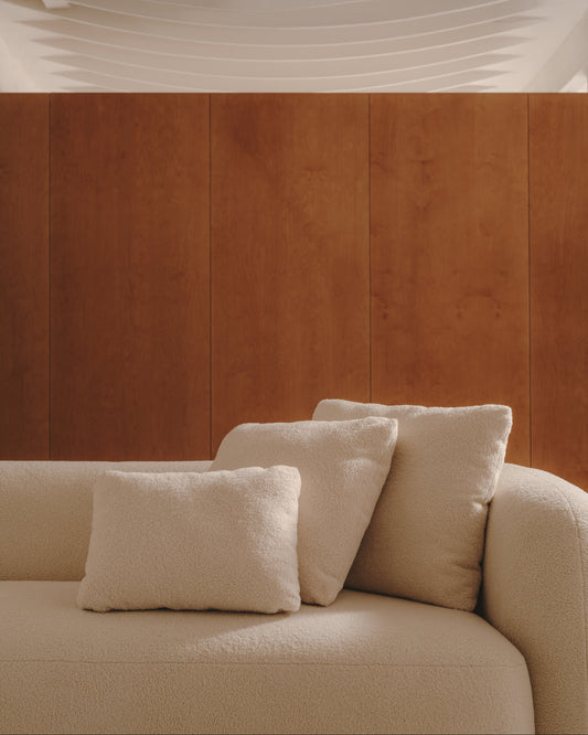 Coussin Martina en bouclette couleur écrue 47 x 36 cm