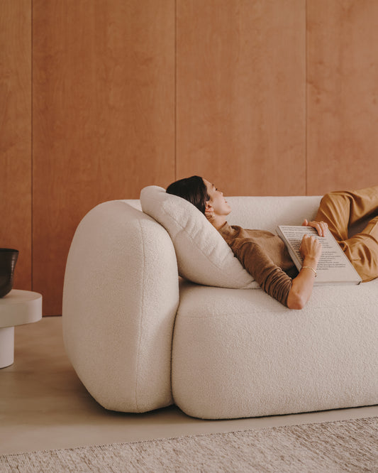 Coussin Martina en bouclette couleur écrue 60 x 52 cm