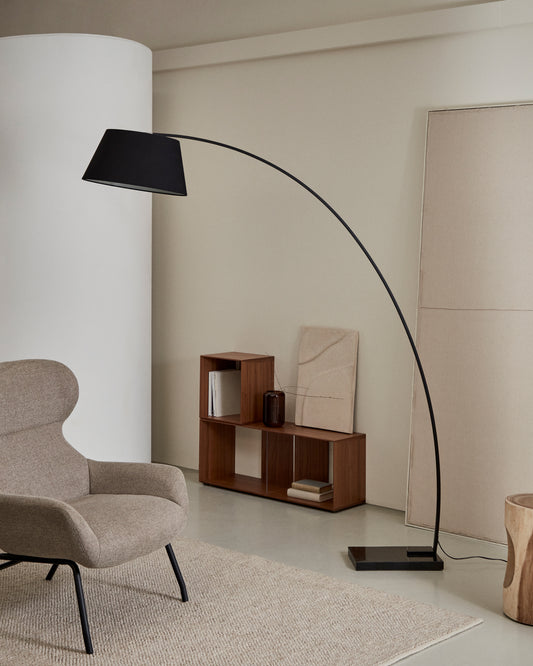 Lampadaire Juhe noir en acier et base en marbre
