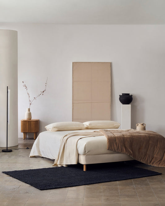 Base déhoussable Ofelia écru avec pieds en bois de hêtre pour matelas 150 x 190 cm FSC Mix Credit