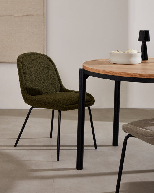 Chaise Aimin en bouclette verte et pieds en acier peint noir mat FSC Mix Credit