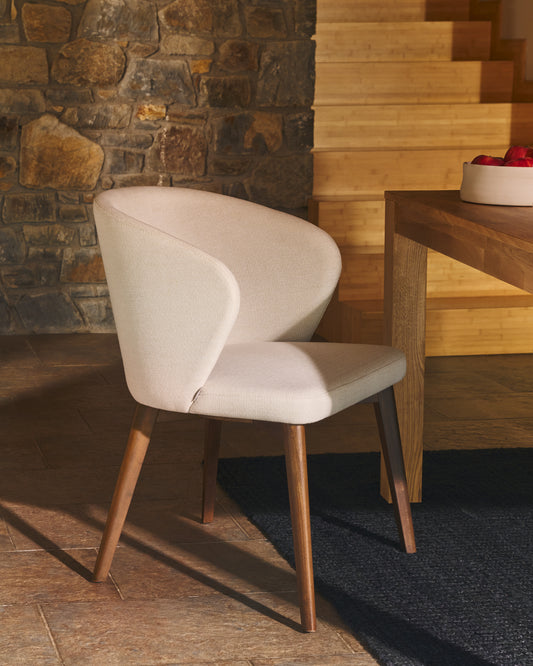 Chaise Darice en tissu chenille beige et bois de hêtre, finition naturelle FSC 100 %