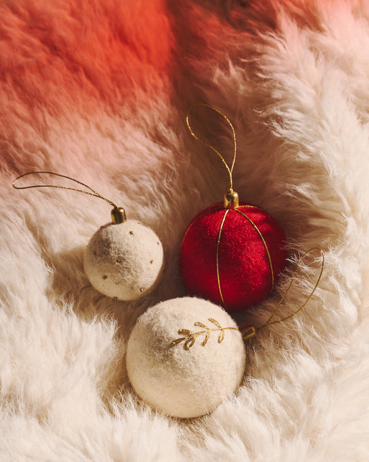 Set Breshi de 3 boules suspendues de décoration grandes rouges et détails dorés