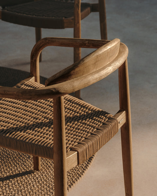 Chaise empilable Nina en bois massif d’acacia et corde beige FSC 100 %