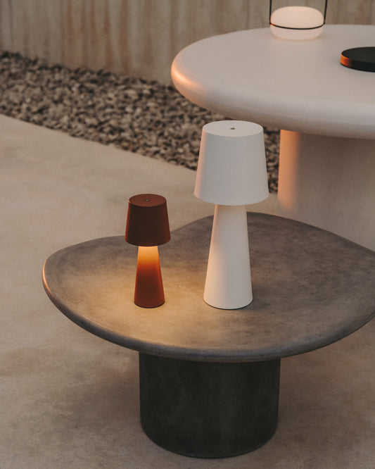 Grande lampe de table extérieure Arenys en métal avec finition blanche