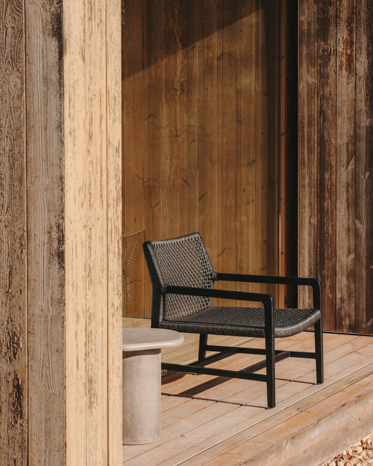 Fauteuil Sabolla en bois de teck finition noire