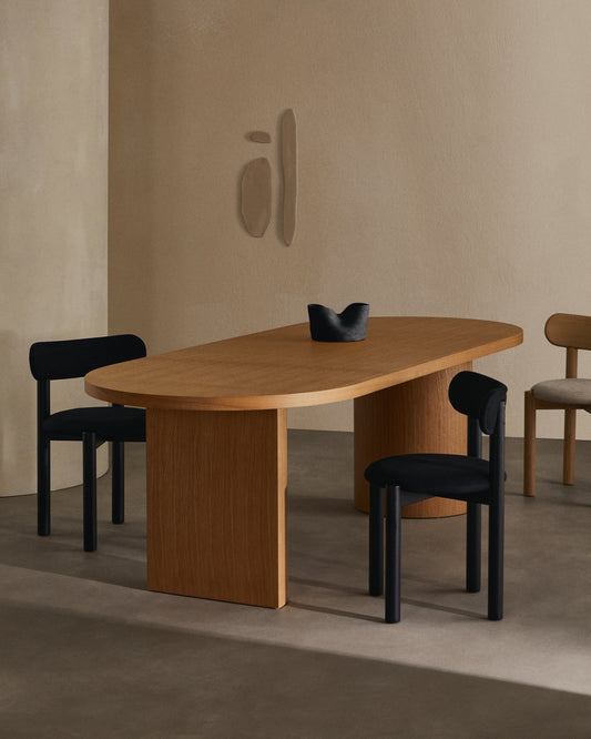 Table Nealy en placage de chêne, finition naturelle 240 x 100 cm