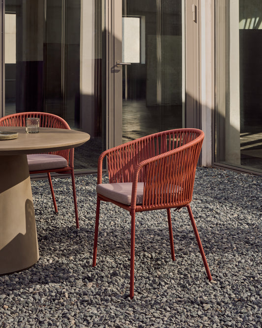 Chaise Yanet en corde terracotta et pieds en acier galvanisé