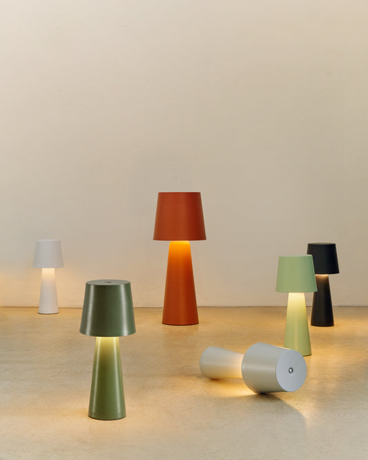 Petite lampe de table Arenys en métal avec finition dorée