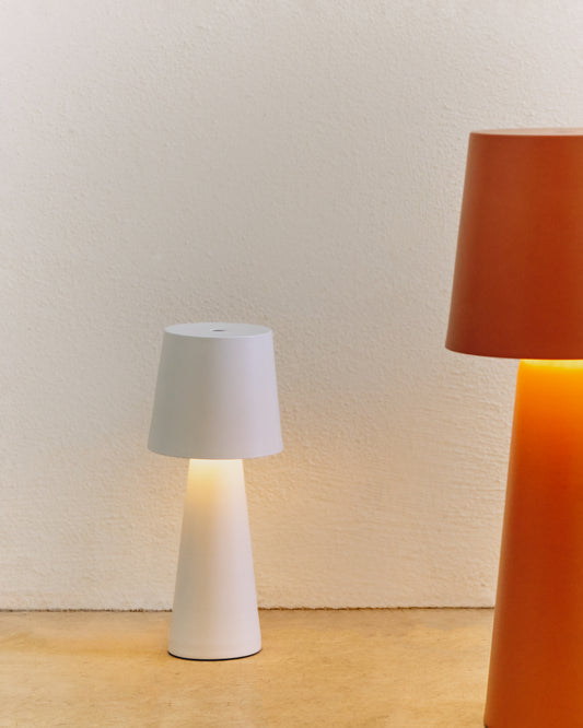 Petite lampe de table extérieure Arenys en métal avec finition blanche