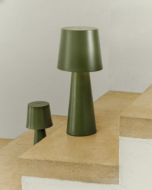 Grande lampe de table extérieure Arenys en métal avec finition verte