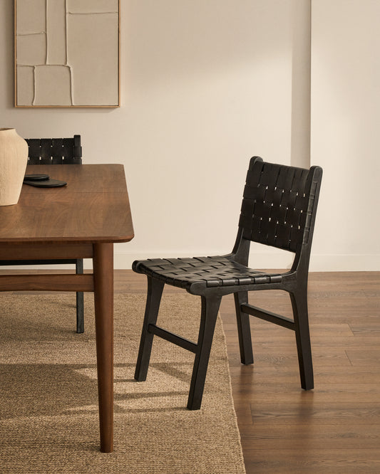 Chaise Calixta en cuir et bois de acajou avec finition noire