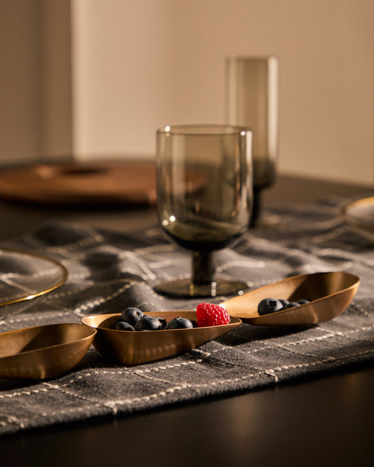 4 assiettes Aruc en acier inoxydable doré.