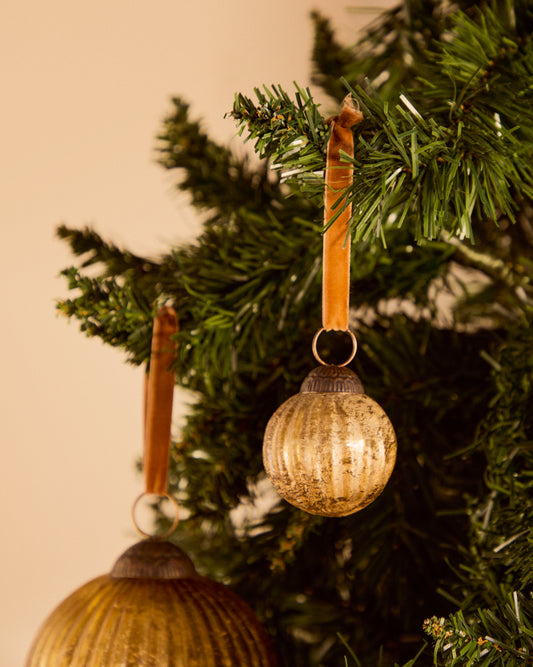 Set de 4 petites boules de Noël Elur en verre recyclé doré Ø 6 cm