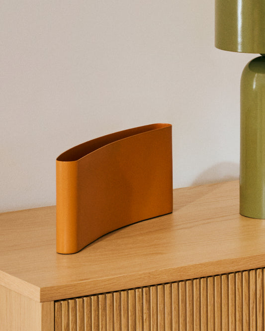 Chandelier Mistra en métal orange.