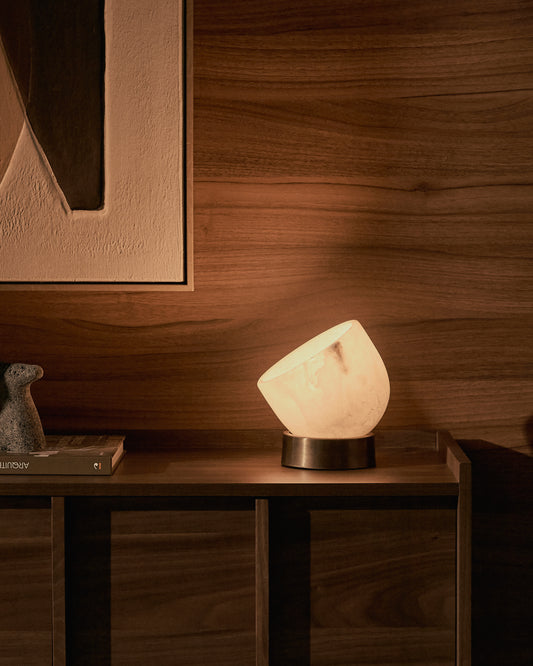 Lampe de table Shenli en albâtre et métal finition laiton