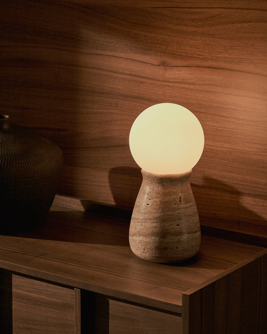 Lampe de table Okeni en travertin et verre