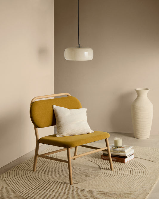 Fauteuil Helda en tissu chenille moutarde et bois de chêne FSC Mix Credit