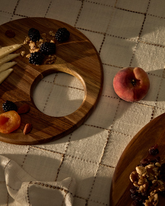 Petite planche de service ronde Klot en bois d’acacia FSC 100%