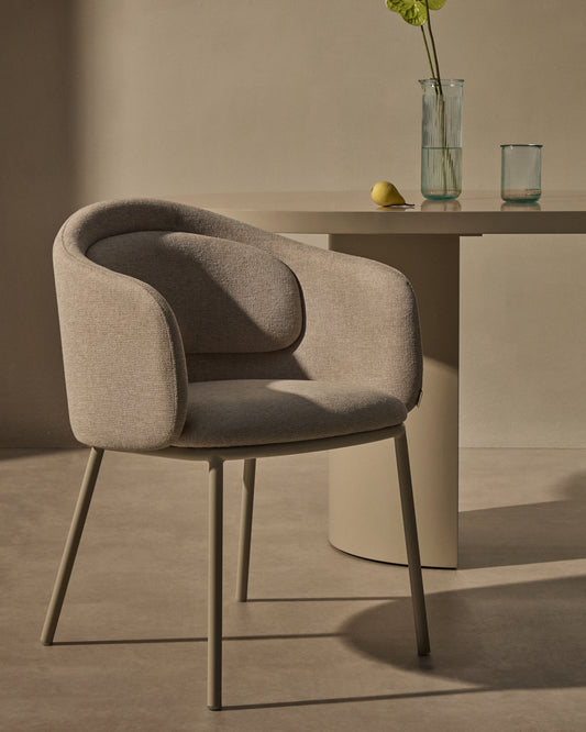 Chaise Idaira beige et pieds en acier beige FSC Mix Credit