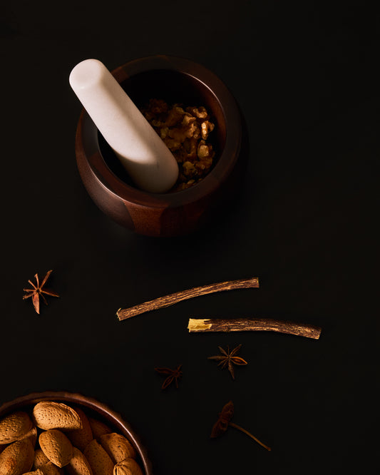 Mortier Tori en bois d’acacia et marbre blanc FSC 100%