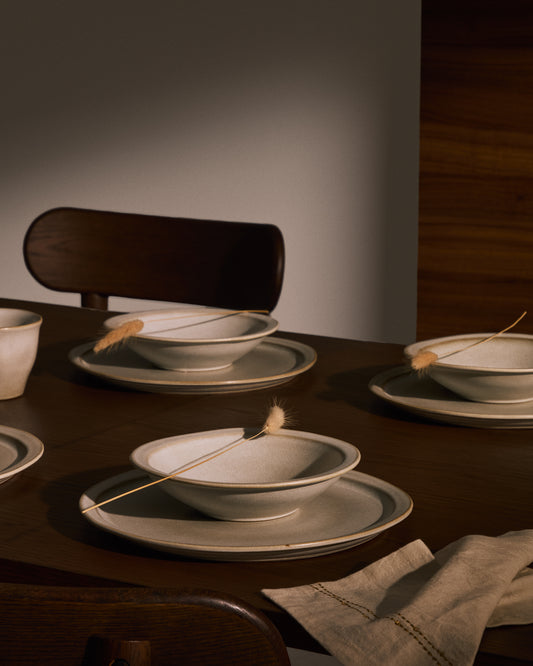 Assiette plate Coval en céramique blanche